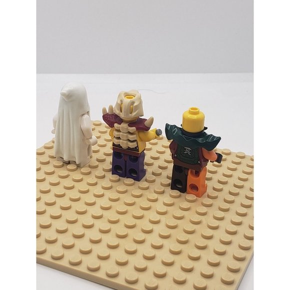 LEGO Lot 3 Mixed Minifigure Glow in Dark Ghost 9467 + two Other Figs C0496 - Picture 6 of 12